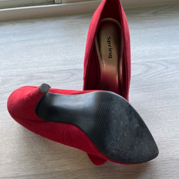 Spring Red Heels - Picture 3 of 3